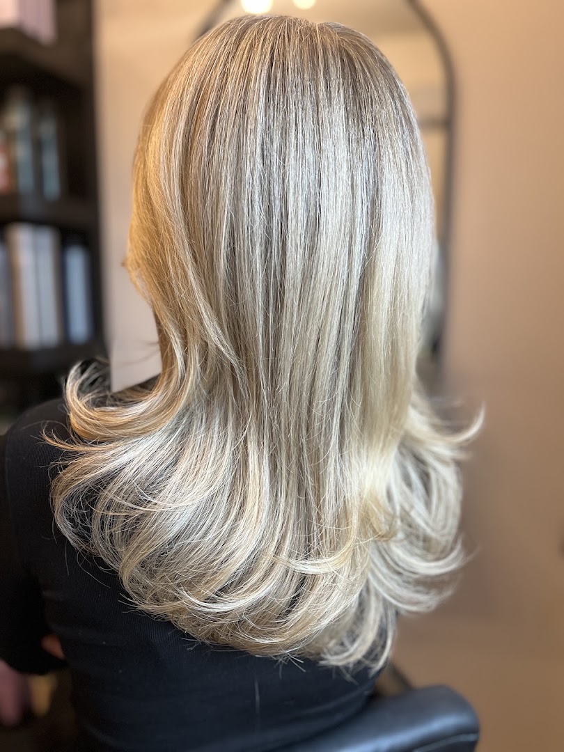 Blonde highlights, resultaat van een kleurbehandeling bij ZB hair